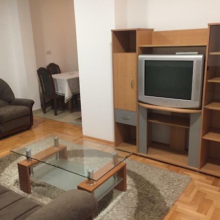 Stan Na Dan Centar Appartement Šabac Buitenkant foto
