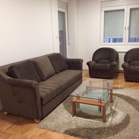 Stan Na Dan Centar Appartement Šabac Buitenkant foto