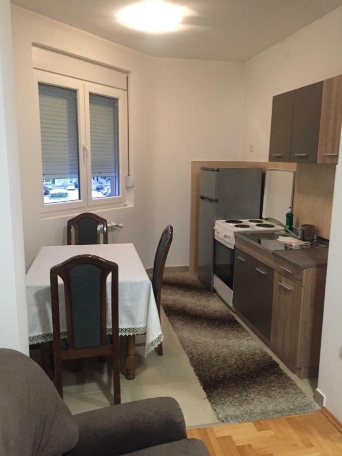 Stan Na Dan Centar Appartement Šabac Buitenkant foto