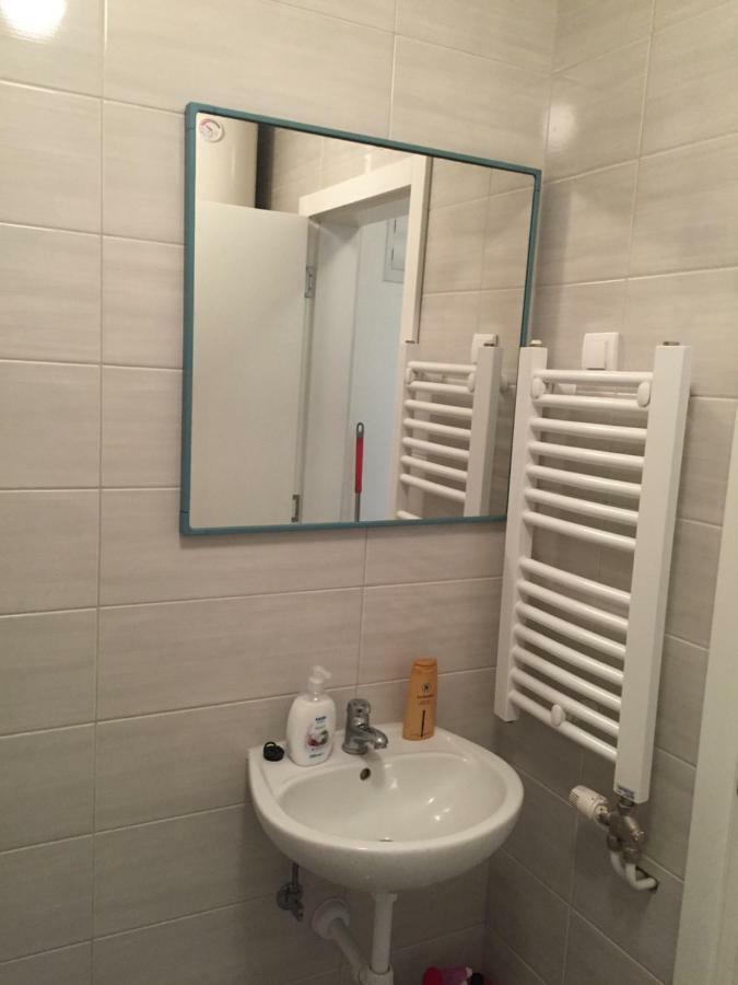 Stan Na Dan Centar Appartement Šabac Buitenkant foto