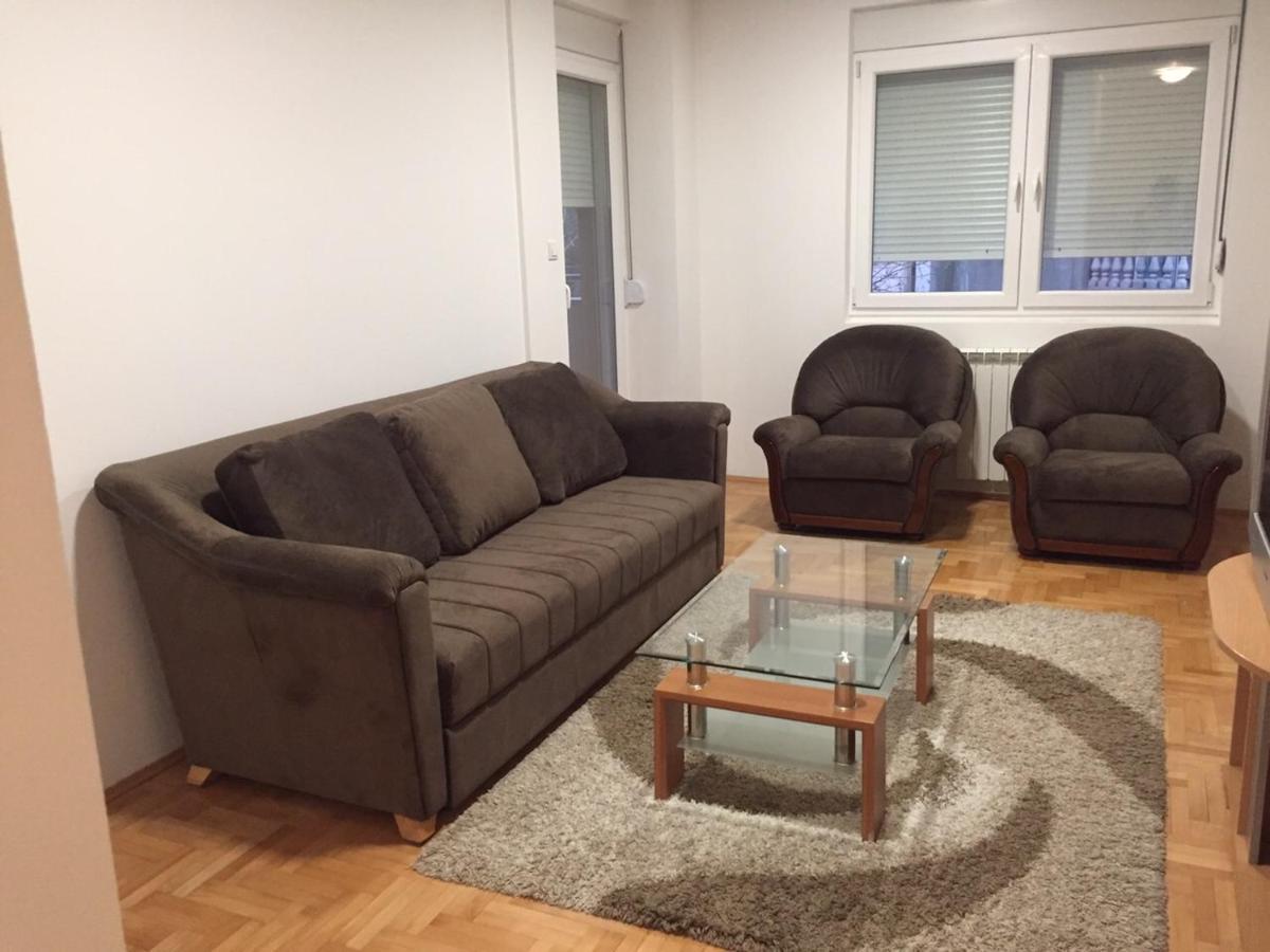 Stan Na Dan Centar Appartement Šabac Buitenkant foto